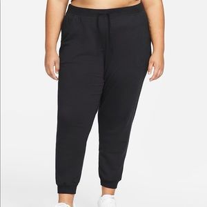 2X Black Women's NIKE YOGA LUXE 7/8 Fleece Joggers (Plus Size)